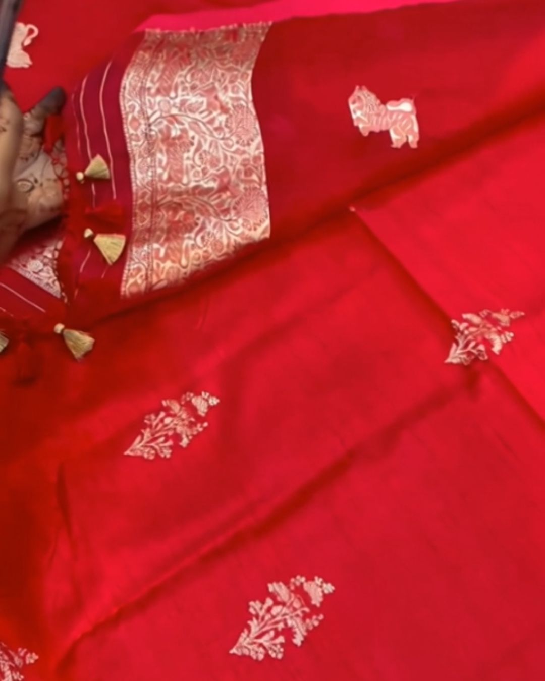 Lal Weave Zari Suit Set