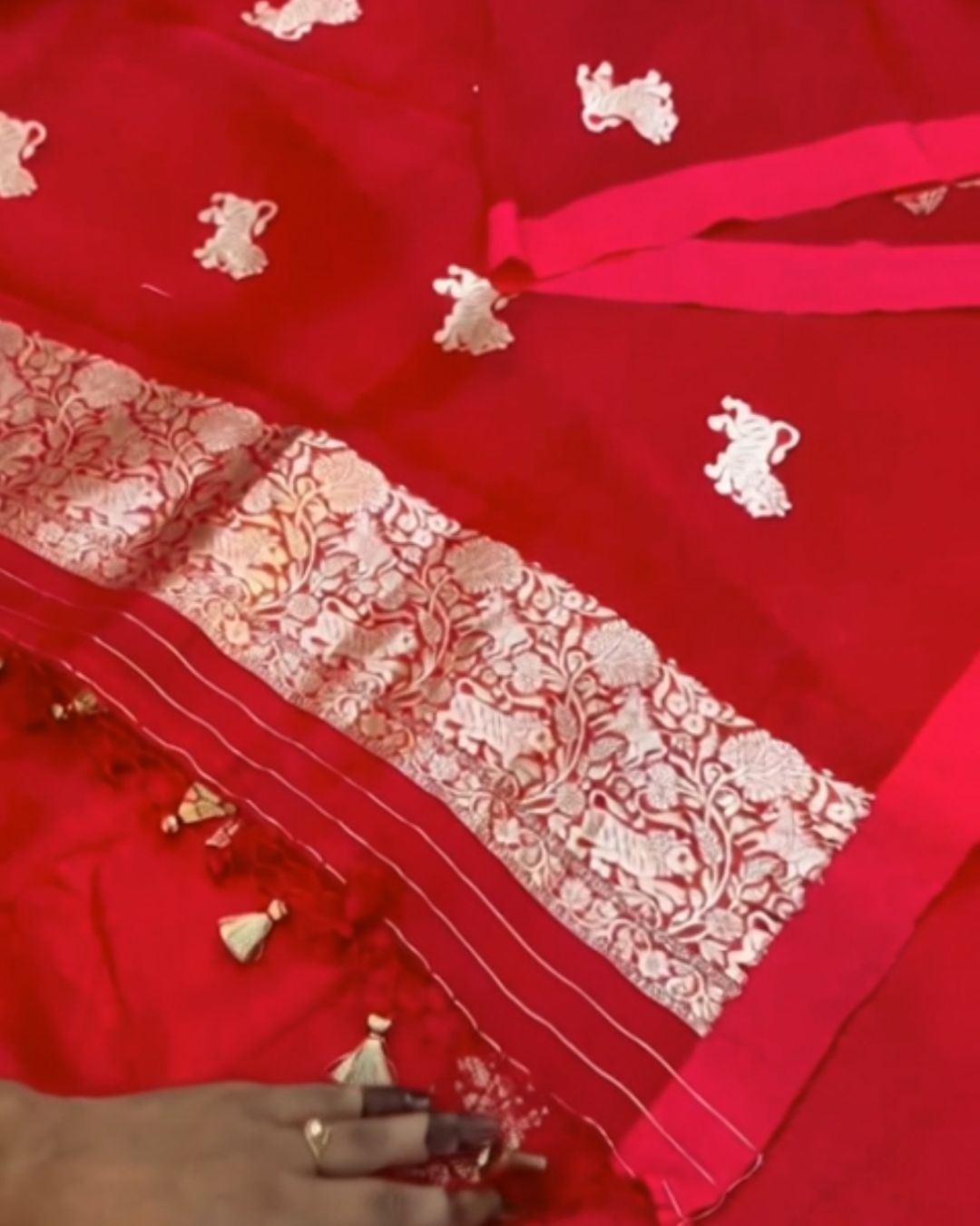 Lal Weave Zari Suit Set